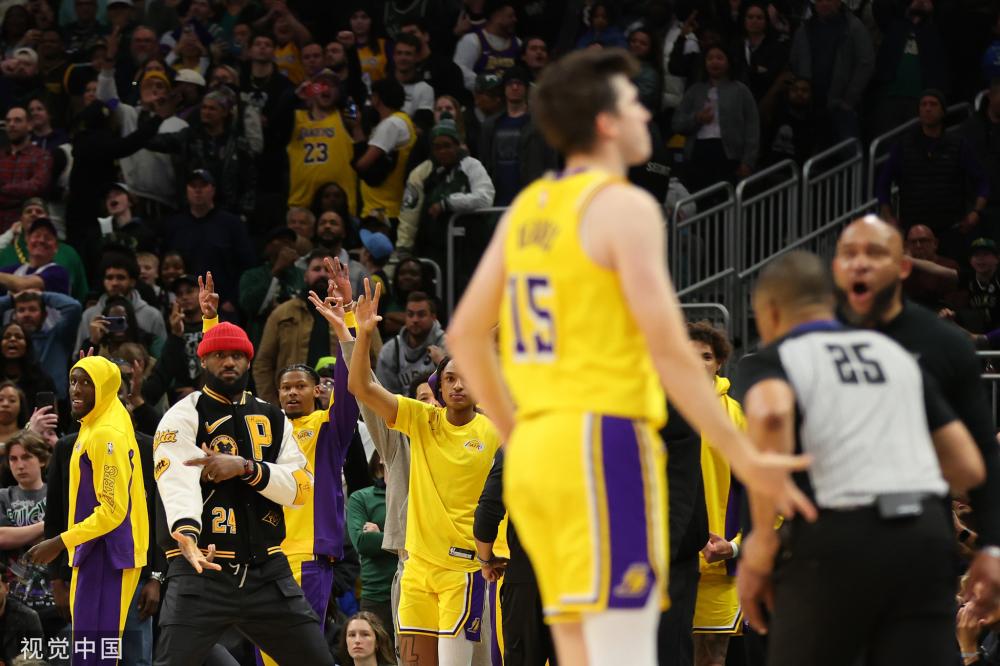 在表面平静 在表面平静